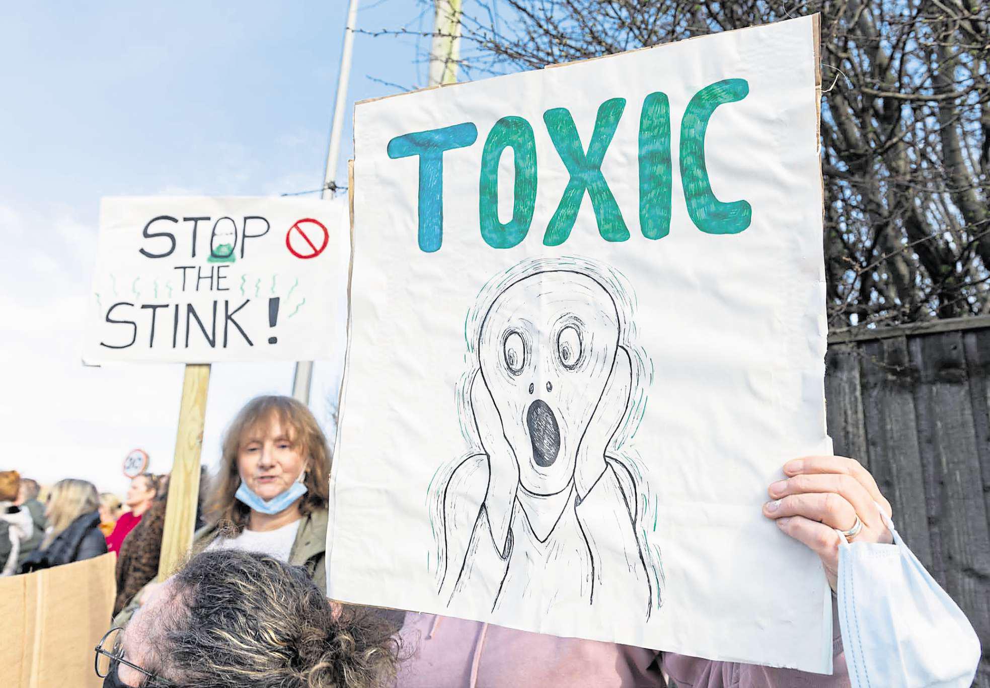 EA probes landfill 'discharge' as inspectors say stink goes on