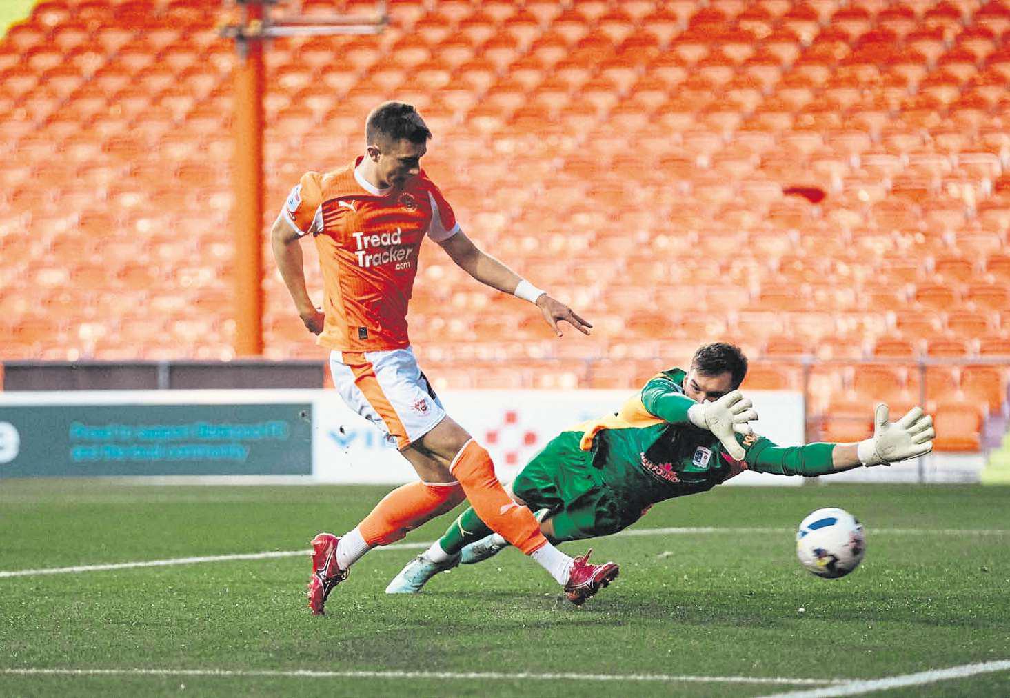 Ankle injury could rain on Pool star's Parade