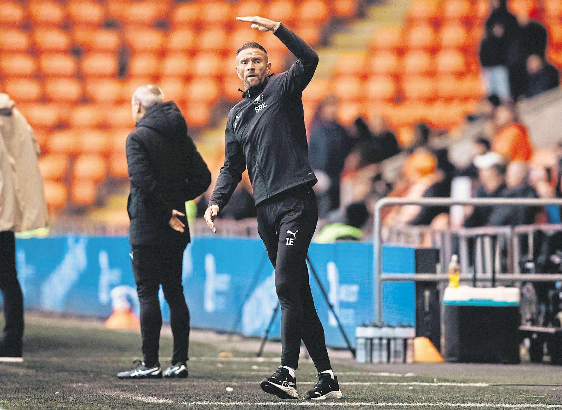 Bring the passion for our new head coach Evo's first league game at Bloomfield