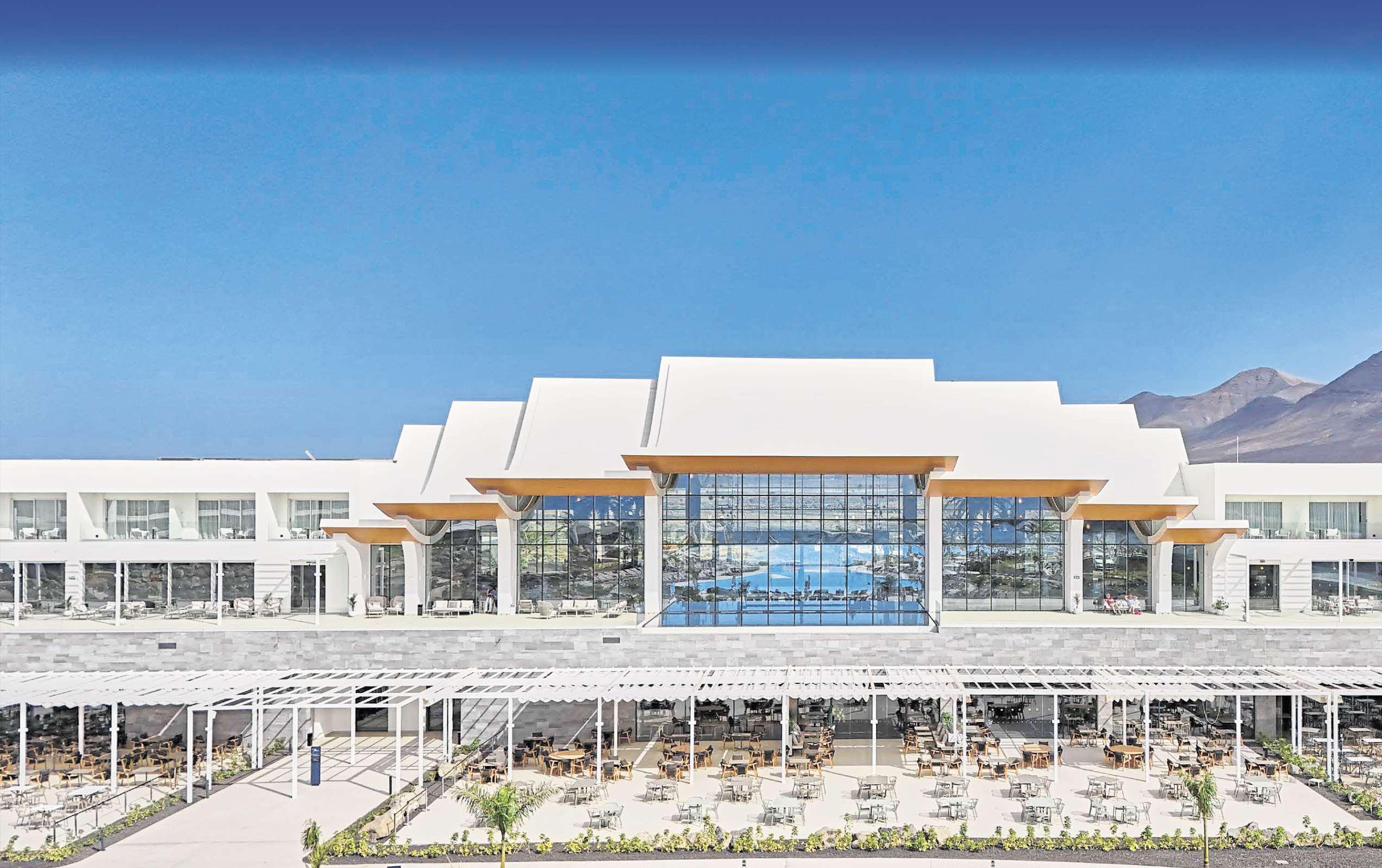 Luxurious lazing, loafing and lolling around in Lanzarote