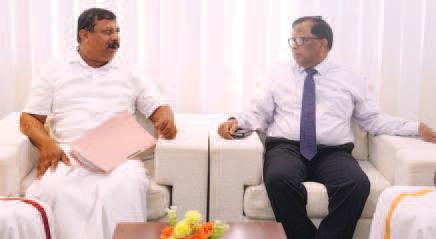 கிளிநொச்சி நகரில் இராணுவத்தினரின் பயன்பாட்டில் உள்ள காணிகளை விடுவிக்க கரைச்சி பிரதேச சபையின் தவிசாளர் ஆளுநரிடம் கோரிக்கை