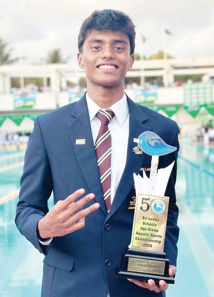 அகில இலங்கை பாடசாலைகள் நீச்சல் போட்டிகளில் சாதனைகள் படைத்து அசத்திய கிறிஸ்டினா, முஹம்மத்