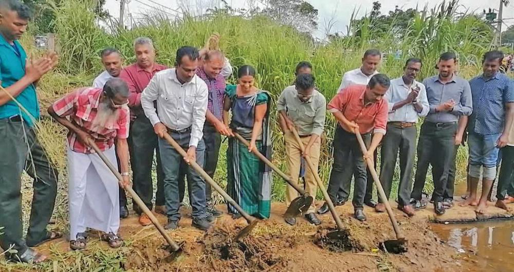 ஊவாவில் குளங்களை புனரமைக்கும் வேலைத்திட்டம் அங்குரார்ப்பணம்