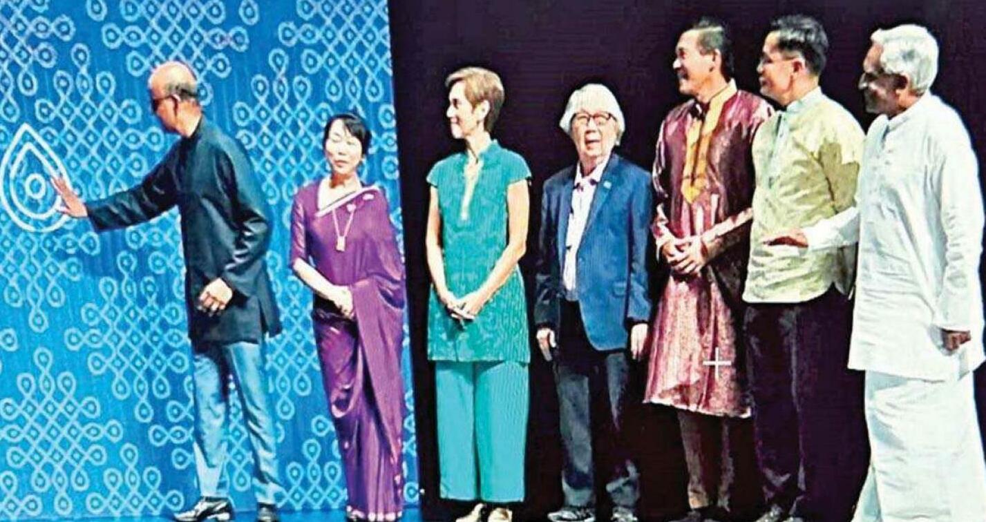 200 ஆண்டு கால வரலாற்று ஆவணமான சிங்கப்பூர் தமிழர் கலைக்களஞ்சியத்தை வெளியிட்டார் அதிபர் தர்மன் சண்முகரத்னம்