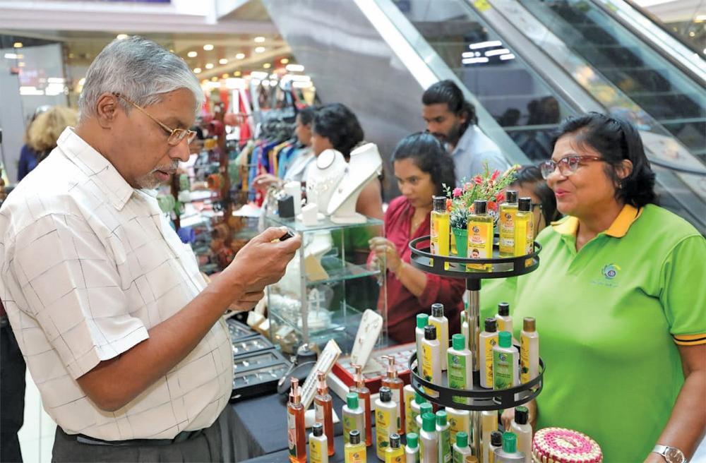சிறியளவிலான தொழில்முனைவோரை ஊக்குவிக்க கண்டியில் விற்பனை கண்காட்சி