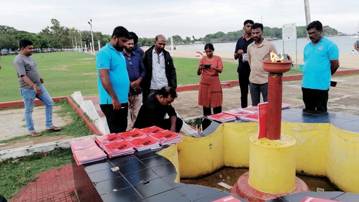 ஊடகவியலாளர் நிமலராஜன் படுகொலை வழக்கின் அறிக்கை வெளியீடு