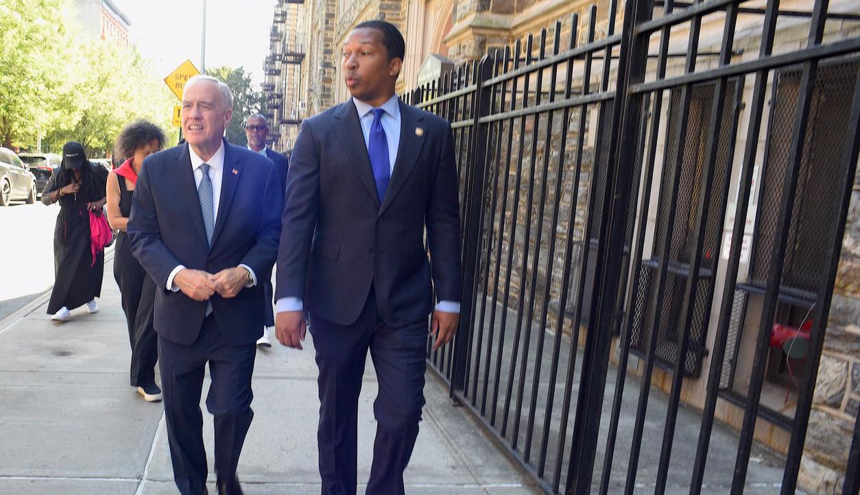 State leaders tour Harlem and present businesses with unclaimed fund checks