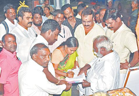 மும்மொழி கொள்கைக்கு ஆதரவாக கட்டாய கையெழுத்து இயக்கம் நடத்திய பாஜ எம்எல்ஏ