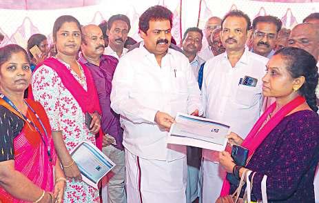உங்களுடன் ஸ்டாலின் திட்ட முகாமில் மகளிர் உரிமைத்தொகை கோரி 667 பேர் மனு