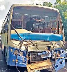 செங்கல்பட்டு அருகே பயங்கரம் இரண்டு அரசு பேருந்துகள் உட்பட 5 வாகனங்கள் அடுத்தடுத்து மோதி விபத்து
