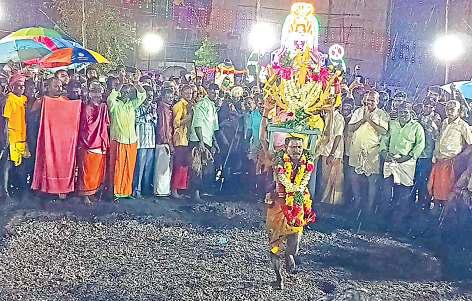 திருவள்ளூர் கோயிலில் தீமிதி திருவிழா கோலாகலம்