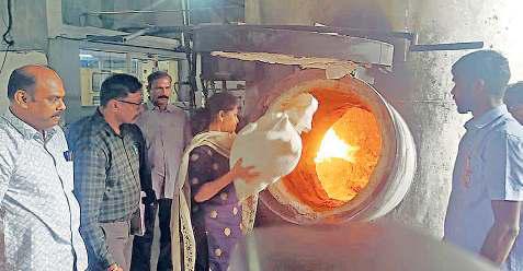 தென்மேல்பாக்கத்தில் ரூ.30 கோடி கஞ்சா பொருட்கள் அழிப்பு