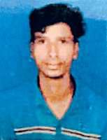 வேலை கிடைக்காத விரக்தியில் எக்ஸ்பிரஸ் ரயிலில் ஏறி உயர் அழுத்த மின் கம்பியை பிடித்து இளைஞர் தற்கொலை முயற்சி