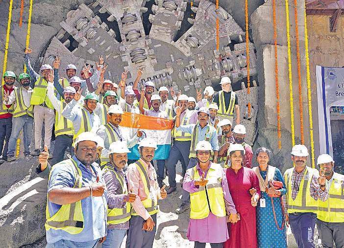 246 மீ. நீளத்திற்கு சுரங்கம் அமைக்கும் பணி நிறைவு