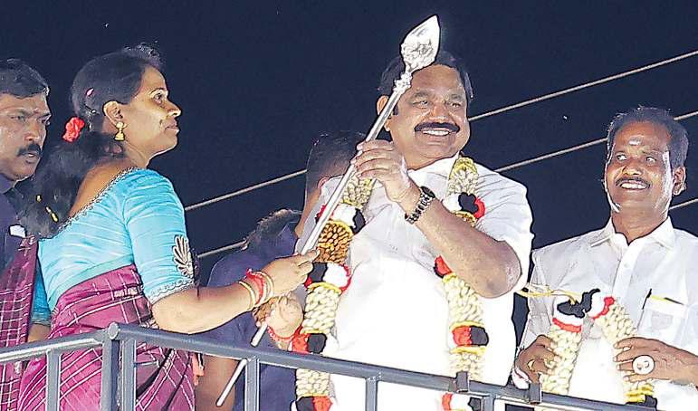 மக்களை காப்போம், தமிழகத்தை மீட்போம் பிரசாரம்' மதுராந்தகத்திற்கு வந்த எடப்பாடிக்கு வரவேற்பு