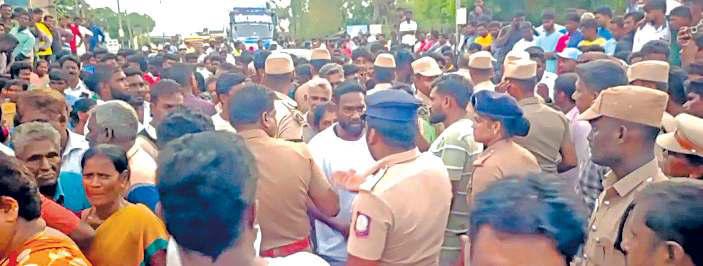 திருவள்ளூரை பரபரப்பாக்கிய சம்பவம் யார் பெரிய ரவுடி என்ற போட்டியில் புதுமாப்பிள்ளையை தீர்த்துக்கட்டிய கும்பல்