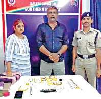 கோவை ரயில் நிலையத்தில் தவறவிட்ட 50 பவுன் நகையை உரியவரிடம் ஒப்படைத்த ஆர்பிஎப் போலீஸ்
