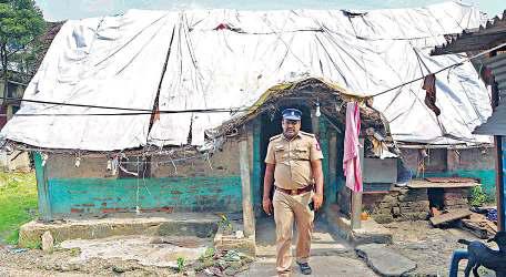பூந்தமல்லி அருகே பயங்கரம் சகோதரர்கள் வீட்டிற்குள் நாட்டு வெடி குண்டு வீச்சு