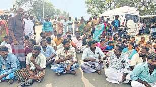 இலங்கை சிறையில் அடைக்கப்பட்ட 10 மீனவர்களை விடுவிக்க குடும்பத்தினர் மறியல்