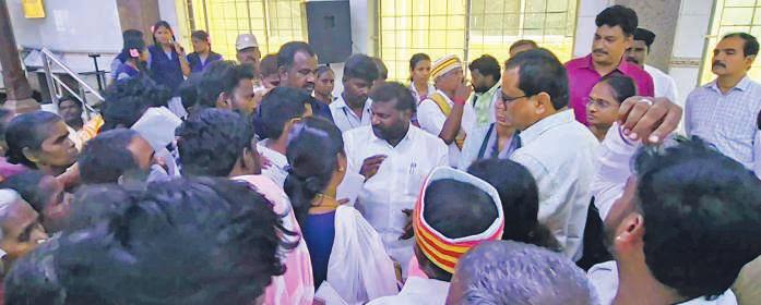 144 பேருக்கு வீட்டுமனை பட்டா