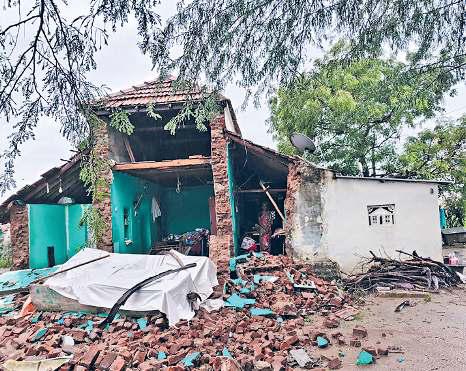 பல்வேறு மாவட்டங்களில் 2வது நாளாக விடிய விடிய கொட்டிய மழை 113 வீடுகள் இடிந்தன; 7 பேர் பலி