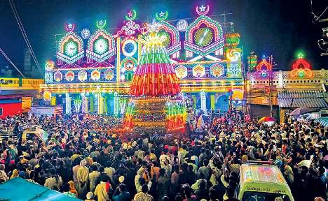 469வது ஆண்டு கந்தூரி விழா நாகூர் தர்காவில் சந்தனக்கூடு ஊர்வலம் கோலாகலம்