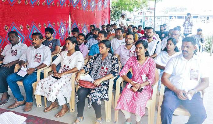 பல்வேறு கோரிக்கைகளை வலியுறுத்தி லோகோ பைலட்கள் உண்ணாவிரதம்