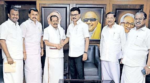 முதல்வர் மு.க.ஸ்டாலின் முன்னிலையில் முன்னாள் அதிமுக எம்எல்ஏ சின்னசாமி திமுகவில் இணைந்தார்