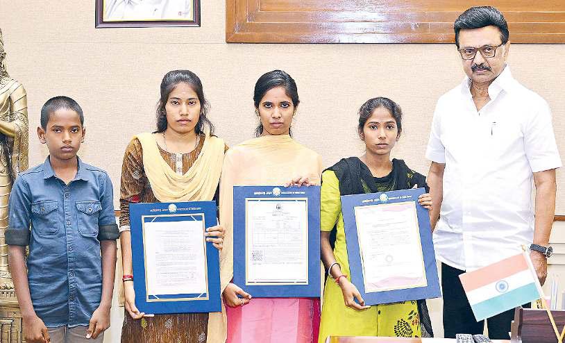 கள்ளக்குறிச்சியில் பெற்றோரை இழந்த 4 குழந்தைகளும் இனி நம் அரசின் குழந்தைகள்