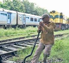 பாயின்ட்ஸ்மேன் பணிக்கு முன்னாள் ராணுவ வீரர்கள் 5000 பேரை ஒப்பந்த அடிப்படையில் நியமிக்க முடிவு