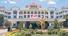 கோயிலில் மேற்கூரை வசதி கேட்டு வழக்கு நீதிமன்றத்தை பிரசார மேடையாக்குவதா?