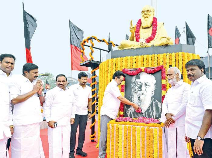 52வது நினைவு நாளையொட்டி பெரியார் படத்திற்கு முதல்வர் மரியாதை