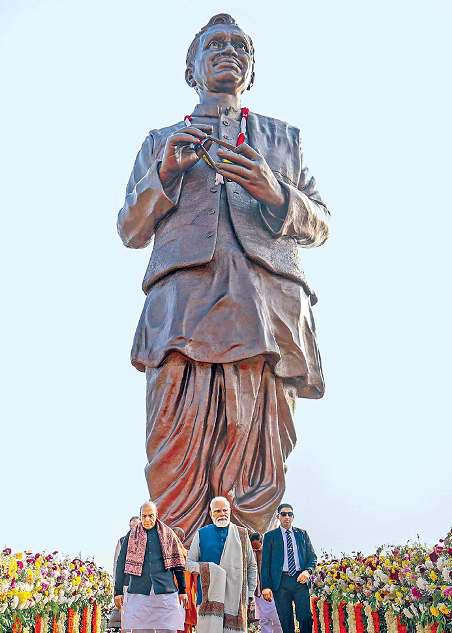 உபியில் வாஜ்பாய் வெண்கலச் சிலை திறப்பு சட்டப்பிரிவு 370 நீக்கியதில் பாஜ பெருமை கொள்கிறது