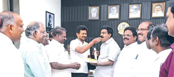 அரசு அலுவலர், ஆசிரியர்களின் நலன் காப்பதில் திமுக அரசு என்றைக்கும் உறுதியுடன் செயல்படும்