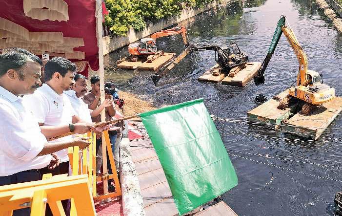 பருவமழை முன்னெச்சரிக்கை நடவடிக்கை 4 கால்வாய்கள் தூர்வாரும் பணிகளை துணை முதல்வர் தொடங்கி வைத்தார்