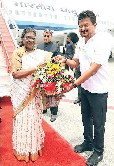 தமிழகத்தில் 2 நாள் பயணமாக ஜனாதிபதி திரவுபதி முர்மு சென்னை வந்தார்