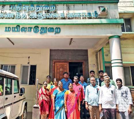 தீபாவளிக்கு சொந்த ஊர் செல்ல 3 மடங்கு கட்டணம் அதிகரிப்பு