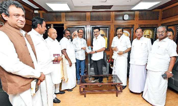 திமுக-காங்கிரஸ் முதற்கட்ட தொகுதி பங்கீடு பேச்சுவார்த்தை முதல்வர் மு.க.ஸ்டாலினுடன் காங்கிரசின் ஐவர் குழு சந்திப்பு