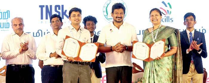 கடந்த ஒரு மாதத்தில் மட்டும் வேலைவாய்ப்பு முகாம்கள் மூலம் 1200 மாணவர்களுக்கு பணி