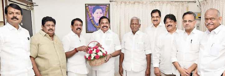 டெல்லியில் அமித்ஷாவை சந்தித்து திரும்பிய எடப்பாடியுடன் நயினார் நாகேந்திரன் திடீர் சந்திப்பு