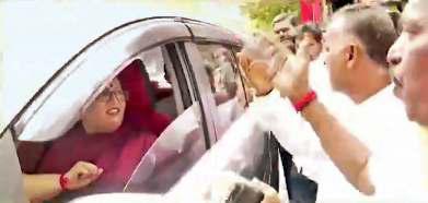 ஜெயலலிதாவின் மகள் என கூறிக்கொண்டு அதிமுக அலுவலகம் வந்த பெண் விரட்டியடிப்பு