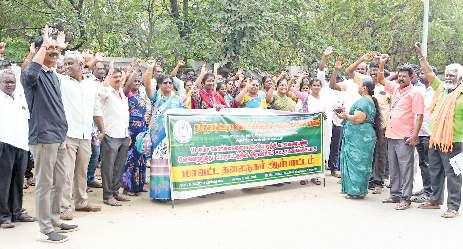 18 அம்ச கோரிக்கைகளை வலியுறுத்தி ஊரக வளர்ச்சித்துறை அலுவலர்கள் ஆர்ப்பாட்டம்