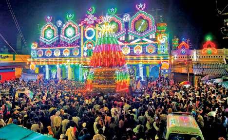469வது ஆண்டு கந்தூரி விழா நாகூர் தர்காவில் சந்தனக்கூடு ஊர்வலம் கோலாகலம்