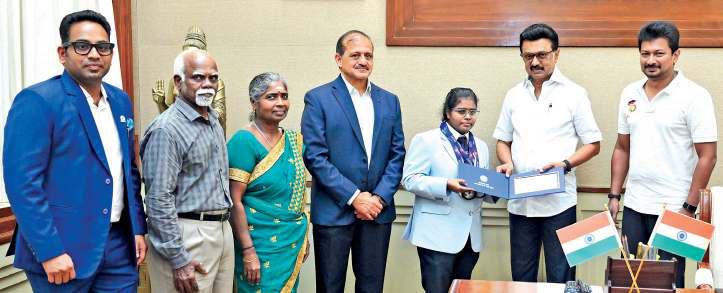கேரம் உலகக்கோப்பை போட்டியில் பதக்கங்கள் வென்ற தமிழ்நாடு வீராங்கனைகளுக்கு ரூ.1.90 கோடி ஊக்கத்தொகை
