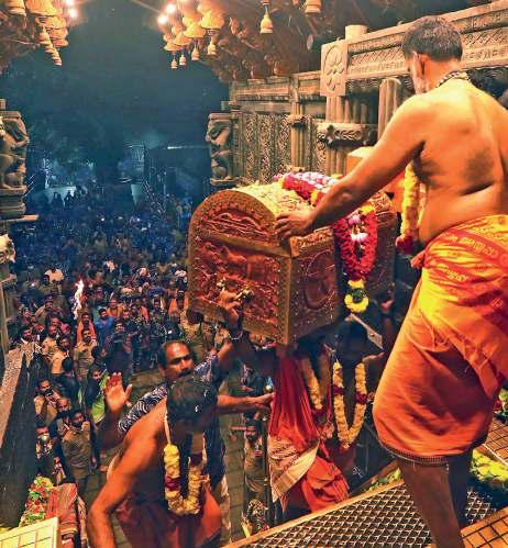 சபரிமலையில் இன்று மண்டல பூஜை