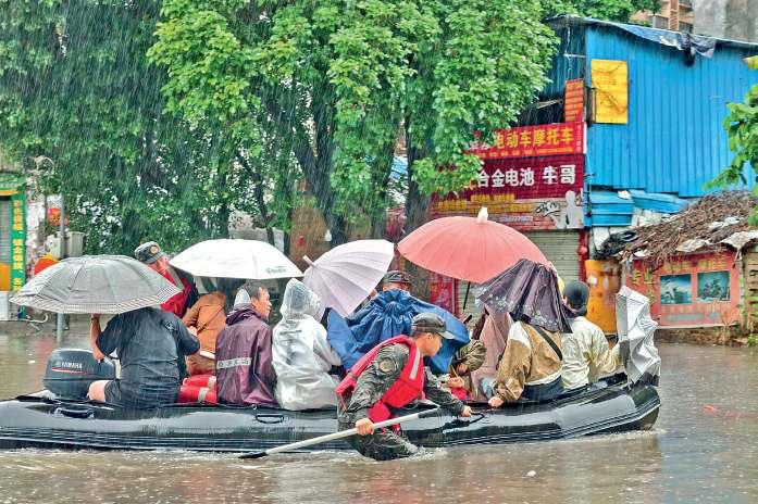 சீனாவில் கடும் வெள்ளப்பெருக்கு