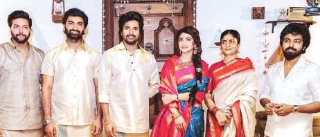 வள்ளுவர் கோட்டத்தில் திரண்ட பராசக்தி பட டீம்