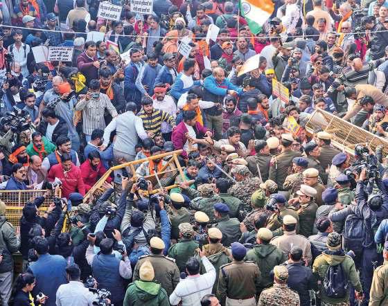 டெல்லி, மும்பை, கொல்கத்தா, ஜதராபாத், காஷ்மீரில் பரபரப்பு வங்கதேச தூதரகம் முற்றுகை இந்து அமைப்பினர் போராட்டம்