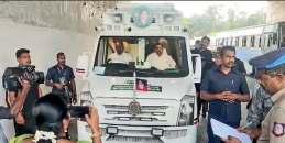 எடப்பாடி வாகனத்தில் பறக்கும் படை சோதனை