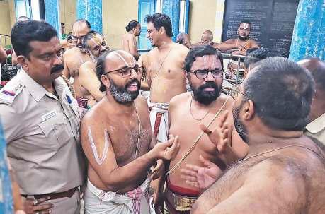 பிரபந்தம், ஸ்தோத்திர பாடல் பாடுவதில் மீண்டும் வடகலை - தென்கலை பிரிவினர் இடையே தகராறு